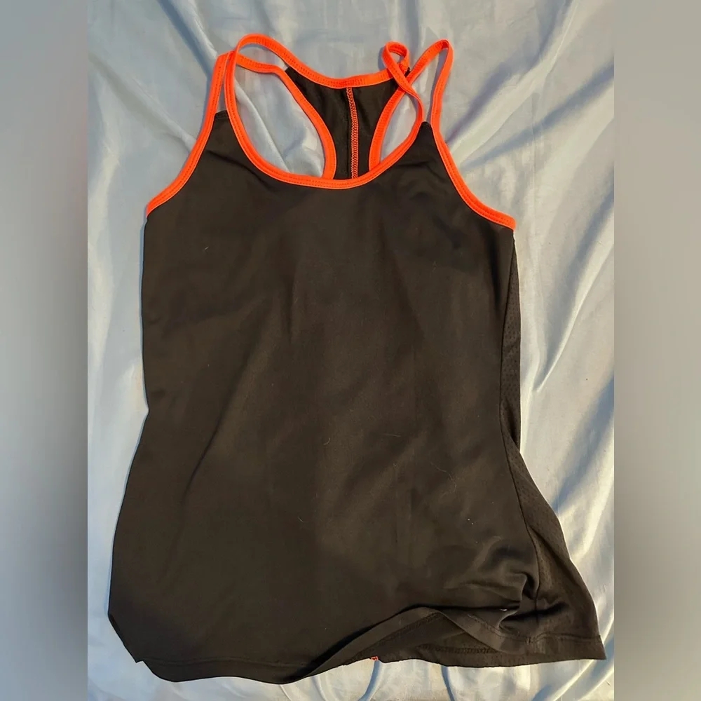 Tank tops - Picture 2 of 3
